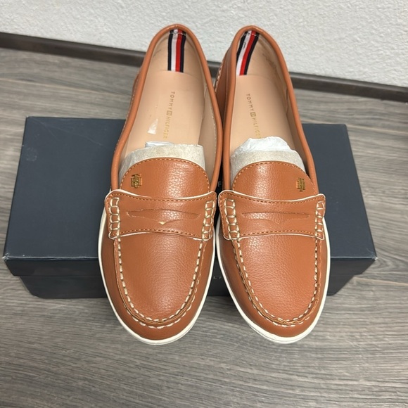 Tommy Hilfiger Women's Kaia Loafer - Picture 4 of 6